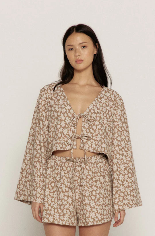 The Tie Top, Daisy
